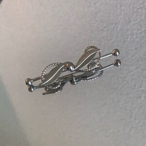 Vintage sliver tone brooch pin